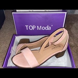 Nude/pink sandals